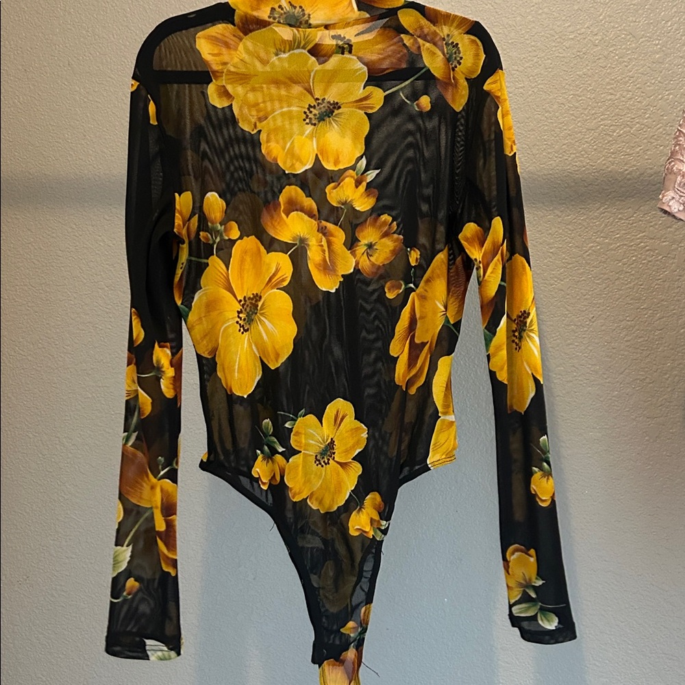 Set of 2 bodysuits black yellow flowers light pink short sleeve velvet size M - Picture 6 of 12